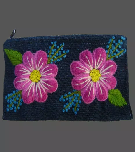 Our Andean Wool Embroidered Wallets are fantactics gifts d01